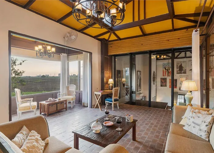 Stayvista'S The Barn House - Farm-View Villa With With Bonfire, Indoor Pool & Bar