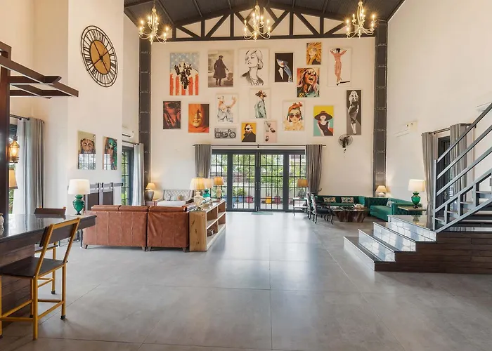 Stayvista'S The Barn House - Farm-View Villa With With Bonfire, Indoor Pool & Bar